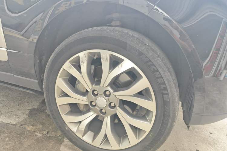 Used Land Rover Range 2018 3.0 SC V6 Grand Edition Right Front Wheel Hub
