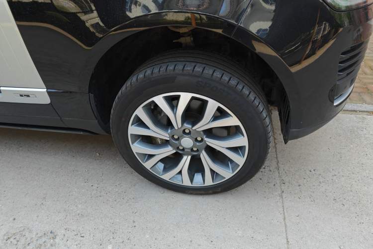 Used Land Rover Range 2018 3.0 SC V6 Vogue Extended-Length Model Right Front Wheel Hub