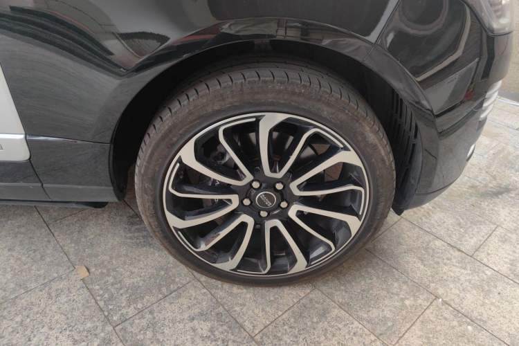 Used Land Rover Range  Right Front Wheel Hub