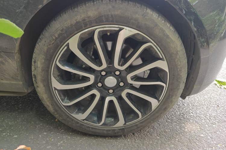 Used Land Rover Range 2018 3.0 SC V6 Vogue Extended-Length Model Right Front Wheel Hub