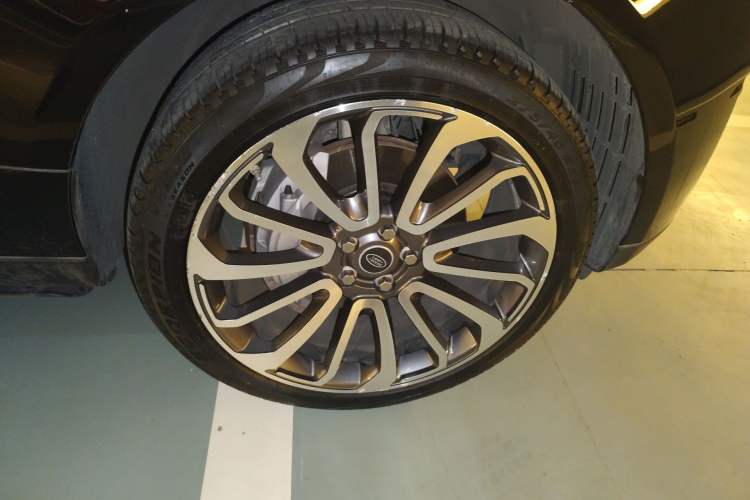 Used Land Rover Range 2018 3.0 SC V6 Vogue Legacy Edition Right Front Wheel Hub