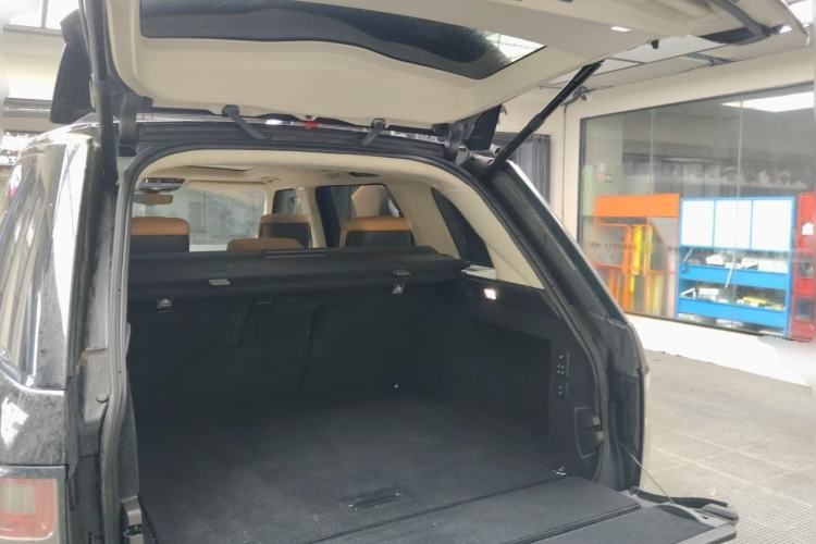 Used Land Rover Range 2018 3.0 SC V6 AB Prestige Extended Edition Trunk