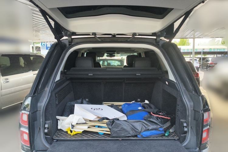 Used Land Rover Range 2018 3.0 SC V6 Vogue Extended-Length Model Trunk