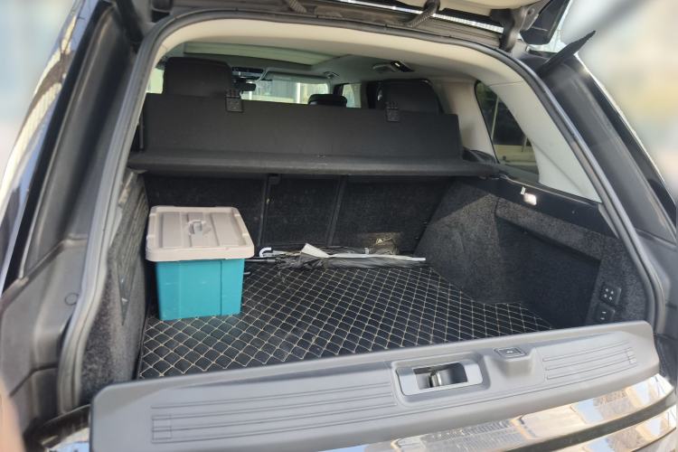 Used Land Rover Range 2018 3.0 SC V6 Vogue Extended-Length Model Trunk