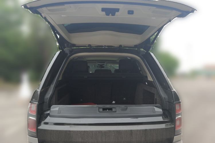 Used Land Rover Range 2018 3.0 SC V6 Vogue Extended-Length Model Trunk