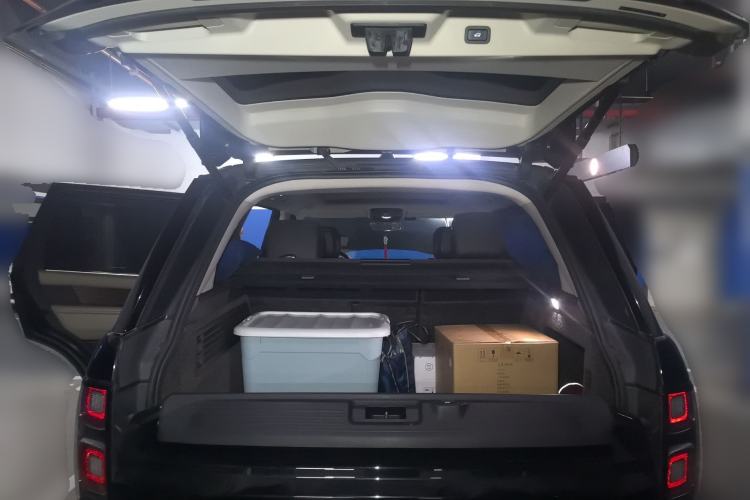 Used Land Rover Range 2018 3.0 SC V6 Vogue Extended-Length Model Trunk