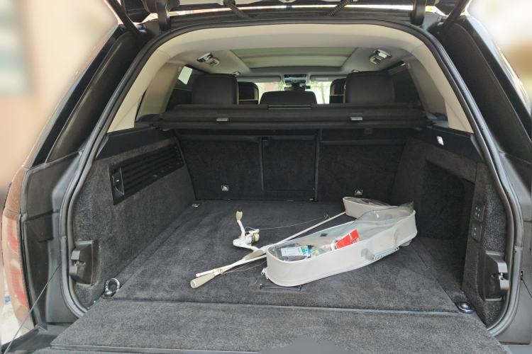 Used Land Rover Range 2018 3.0 SC V6 Vogue Extended-Length Model Trunk