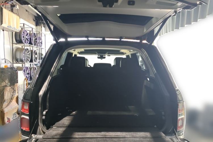 Used Land Rover Range 2018 3.0 SC V6 Vogue Legacy Edition Trunk