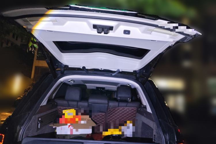 Used Land Rover Range 2018 3.0 SC V6 Vogue Extended-Length Model Trunk