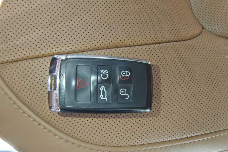 Used Land Rover Range 2018 3.0 SC V6 Vogue SE Long-Wheelbase Edition Vehicle Key