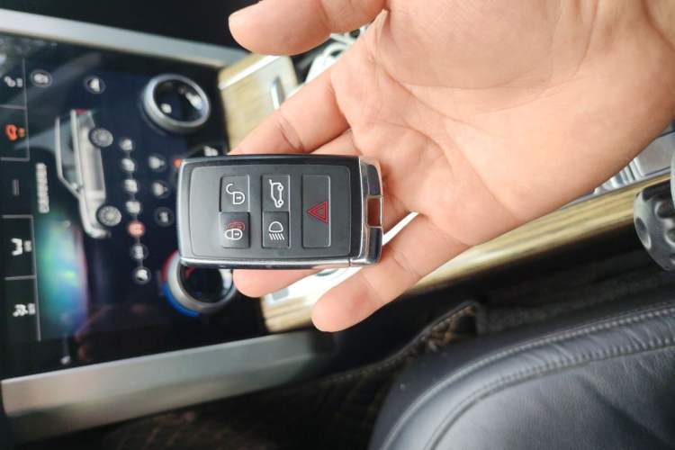 Used Land Rover Range 2018 3.0 SC V6 Vogue Legacy Edition Vehicle Key