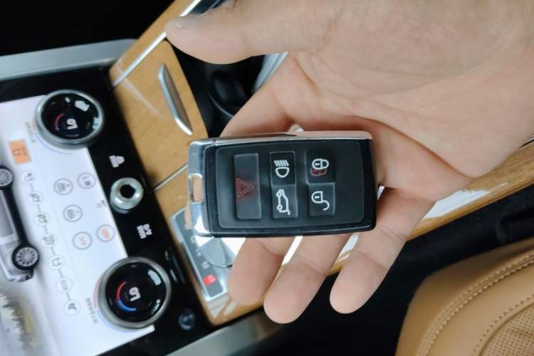 Used Land Rover Range 2018 3.0 SC V6 AB Prestige Extended Edition Vehicle Key