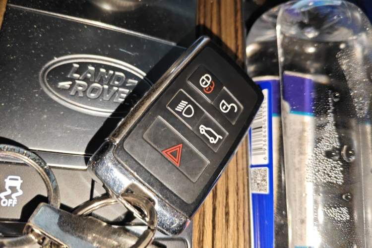 Used Land Rover Range 2018 3.0 SC V6 Vogue Extended-Length Model Vehicle Key