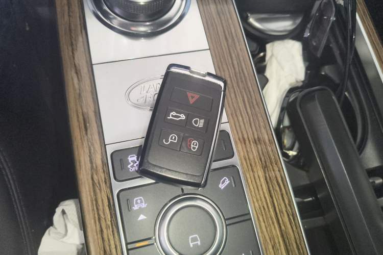 Used Land Rover Range 2018 3.0 SC V6 Vogue Extended-Length Model Vehicle Key