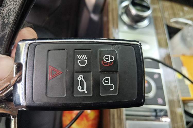 Used Land Rover Range 2018 3.0 SC V6 Vogue Legacy Edition Vehicle Key