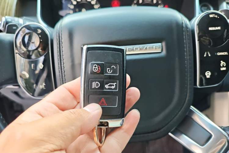 Used Land Rover Range 2018 3.0 SC V6 Vogue Legacy Edition Vehicle Key