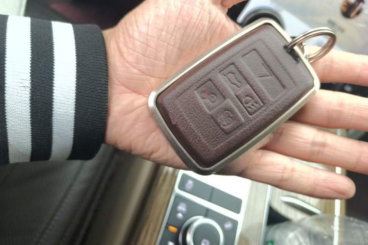 Used Land Rover Range 2018 3.0 SC V6 Vogue Extended-Length Model Vehicle Key