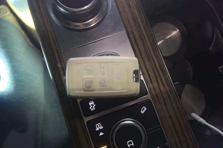 Used Land Rover Range 2018 3.0 SC V6 Vogue Extended-Length Model Vehicle Key