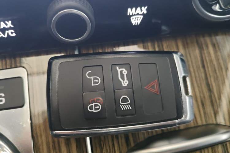 Used Land Rover Range 2018 3.0 SC V6 Vogue Legacy Edition Vehicle Key