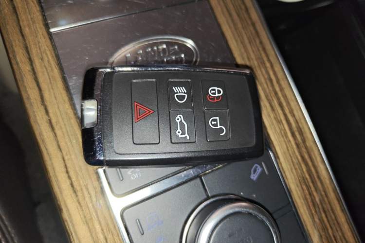 Used Land Rover Range 2018 3.0 SC V6 Vogue SE Long-Wheelbase Edition Vehicle Key