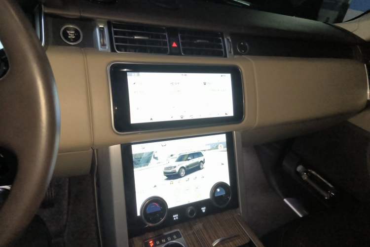 Used Land Rover Range 2018 3.0 SC V6 Vogue Legacy Edition Audio And AC Panel