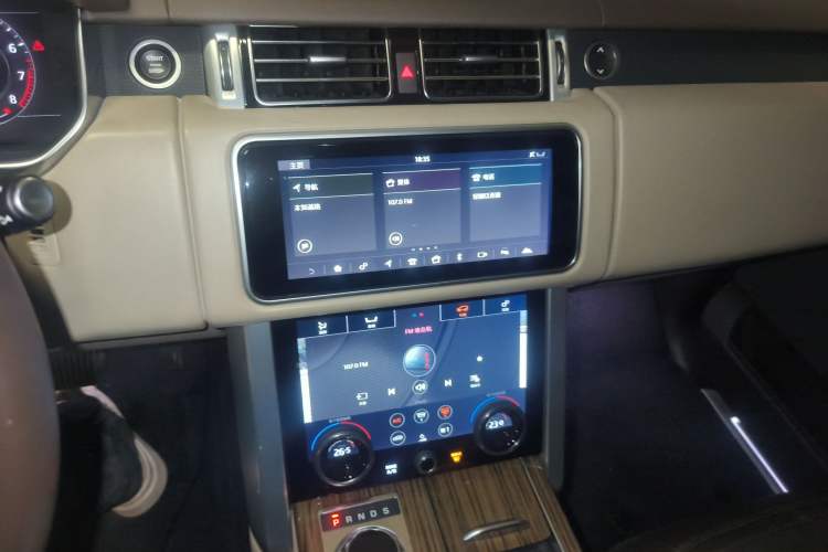 Used Land Rover Range 2018 3.0 SC V6 Vogue Extended-Length Model Audio And AC Panel