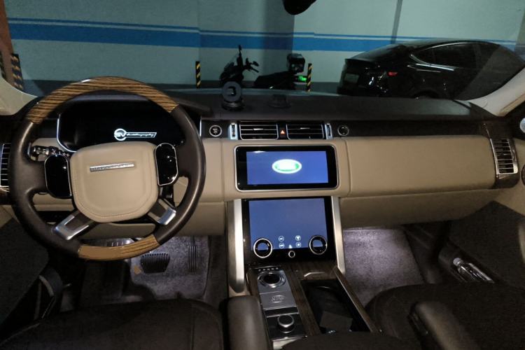 Used Land Rover Range 2018 3.0 SC V6 Vogue Legacy Edition Center Console