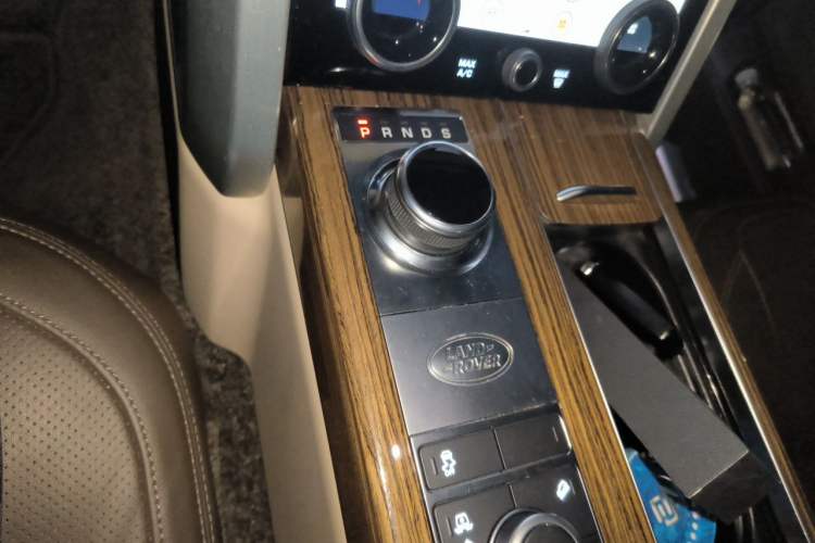 Used Land Rover Range 2018 3.0 SC V6 Vogue Legacy Edition Gear Lever