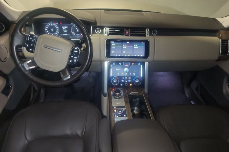 Used Land Rover Range 2018 3.0 SC V6 Vogue Extended-Length Model Interior 2
