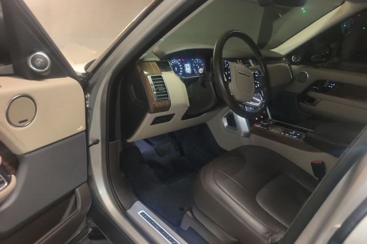 Used Land Rover Range 2018 3.0 SC V6 Vogue Extended-Length Model Interior 3