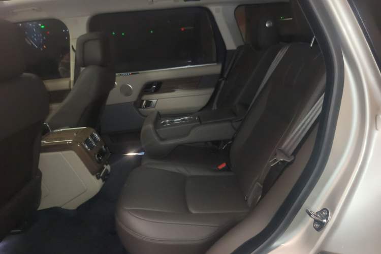 Used Land Rover Range 2018 3.0 SC V6 Vogue Extended-Length Model Interior 4