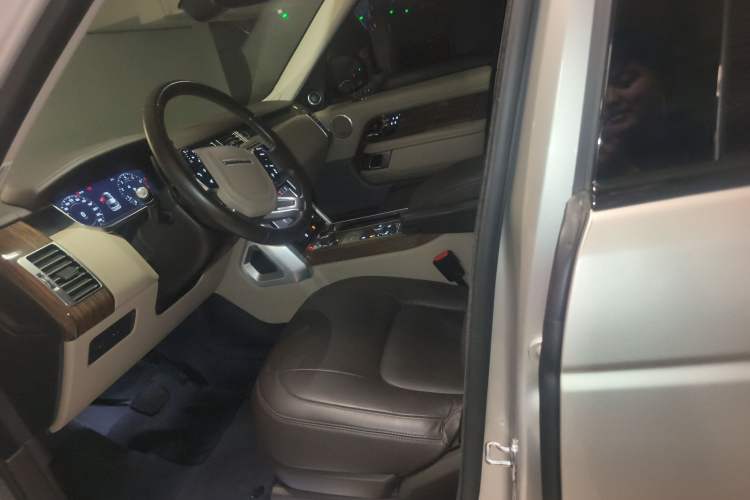 Used Land Rover Range 2018 3.0 SC V6 Vogue Extended-Length Model Left Front Seat