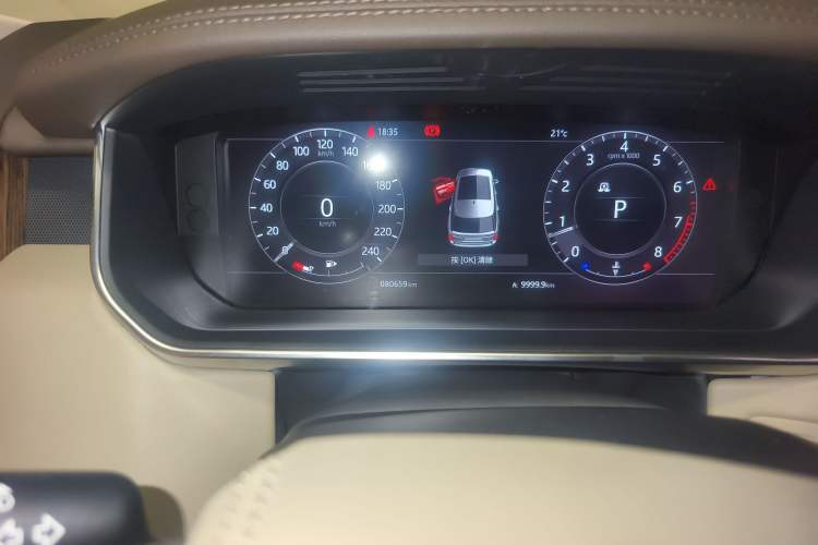 Used Land Rover Range 2018 3.0 SC V6 Vogue Extended-Length Model Odometer Close Up