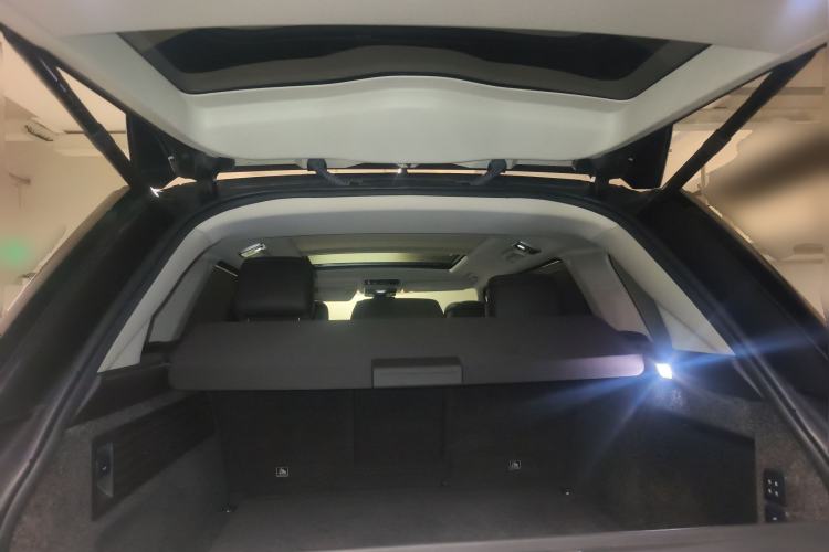 Used Land Rover Range 2018 3.0 SC V6 Vogue Extended-Length Model Trunk
