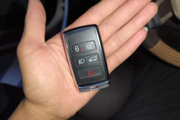Used Land Rover Range 2018 3.0 SC V6 Vogue Legacy Edition Vehicle Key
