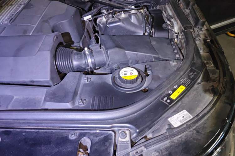 Used Land Rover Range 2018 3.0 SC V6 Vogue Legacy Edition Engine Bay Left