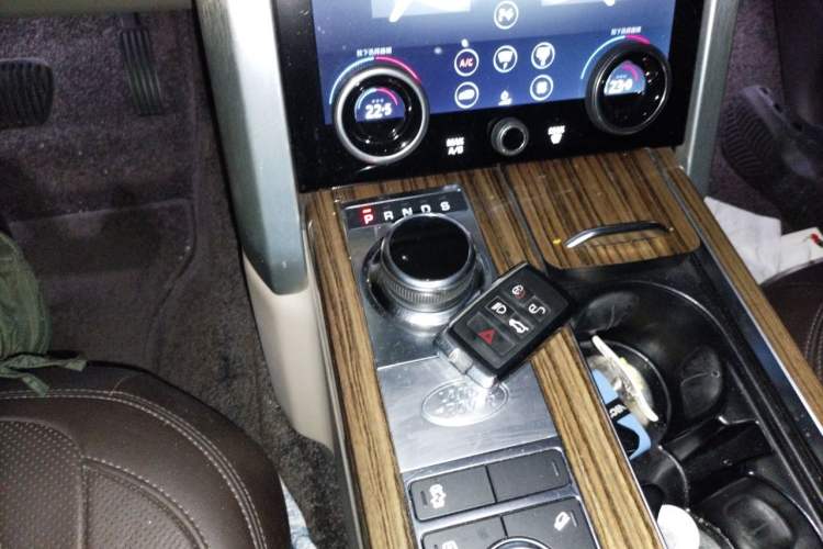 Used Land Rover Range 2018 3.0 SC V6 Vogue Extended-Length Model Gear Lever