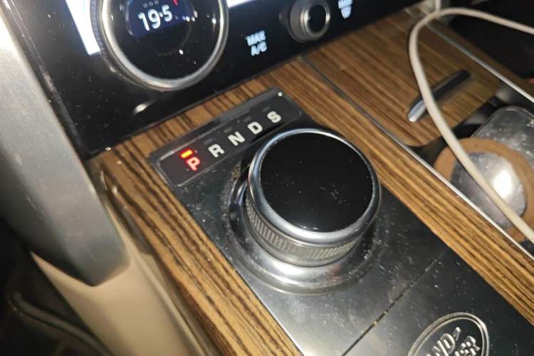 Used Land Rover Range 2018 3.0 SC V6 Vogue Legacy Edition Gear Lever