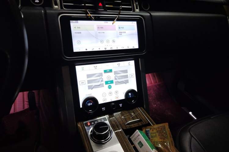 Used Land Rover Range 2018 3.0 SC V6 Vogue Extended-Length Model Audio And AC Panel