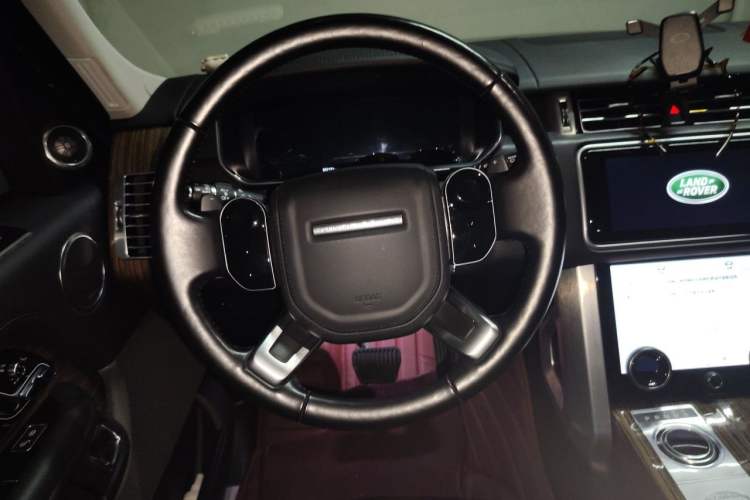 Used Land Rover Range 2018 3.0 SC V6 Vogue Extended-Length Model Steering Wheel