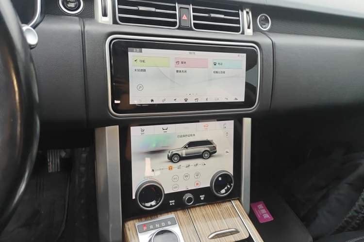 Used Land Rover Range 2018 3.0 SC V6 Vogue Legacy Edition Audio And AC Panel
