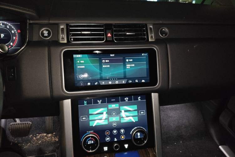 Used Land Rover Range 2018 3.0 SC V6 Grand Edition Audio And AC Panel