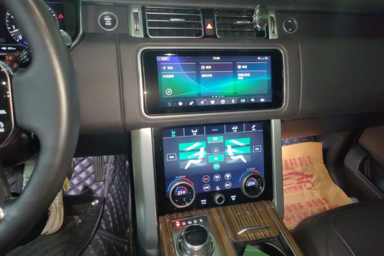 Used Land Rover Range 2018 3.0 SC V6 Vogue Extended-Length Model Audio And AC Panel