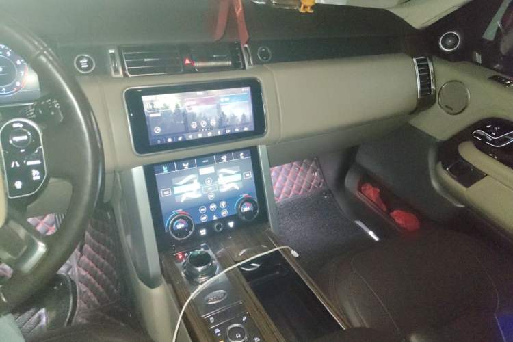 Used Land Rover Range 2018 3.0 SC V6 Vogue Extended-Length Model Audio And AC Panel