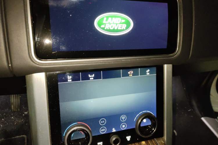 Used Land Rover Range 2018 3.0 SC V6 Vogue Legacy Edition Audio And AC Panel