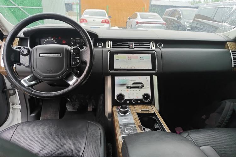 Used Land Rover Range 2018 3.0 SC V6 Vogue Legacy Edition Center Console