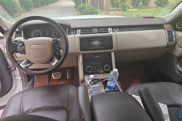 Used Land Rover Range 2018 3.0 SC V6 Vogue Extended-Length Model Center Console