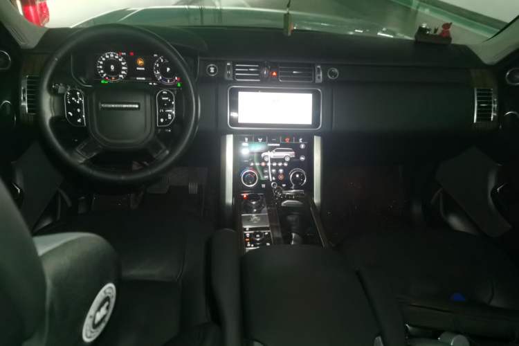 Used Land Rover Range 2018 3.0 SC V6 Vogue Extended-Length Model Center Console
