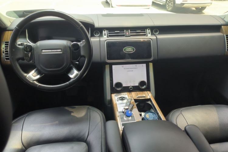 Used Land Rover Range 2018 3.0 SC V6 Vogue Extended-Length Model Center Console