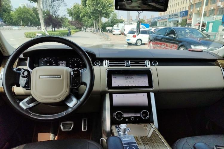 Used Land Rover Range 2018 3.0 SC V6 Vogue Extended-Length Model Center Console
